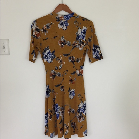 ❣️SOLD❣️Gilli Floral dress - Picture 5 of 6